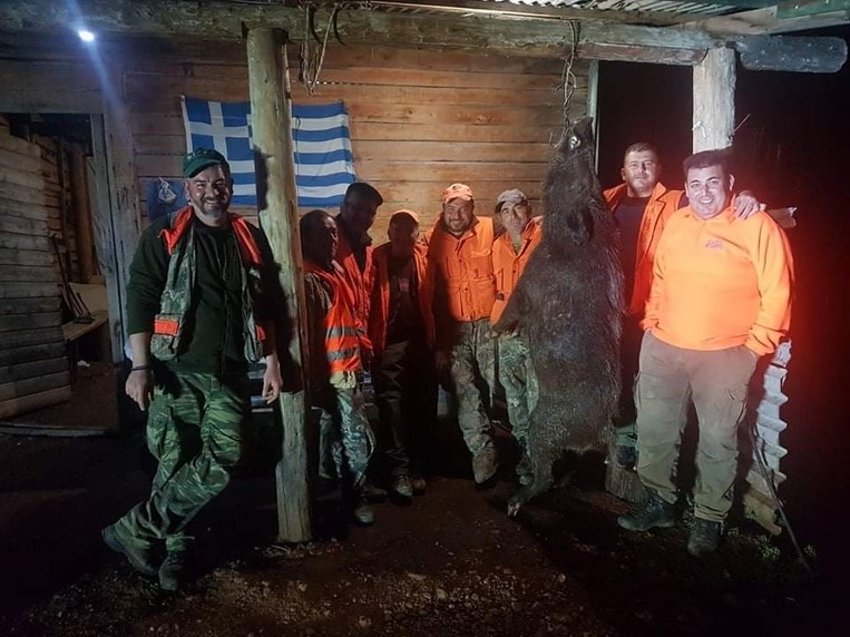 Προσφορά κυνηγών στο ίδρυμα γερόντων «ΠΑΝΑΓΙΑ Η ΒΛΑΧΕΡΝΑ»